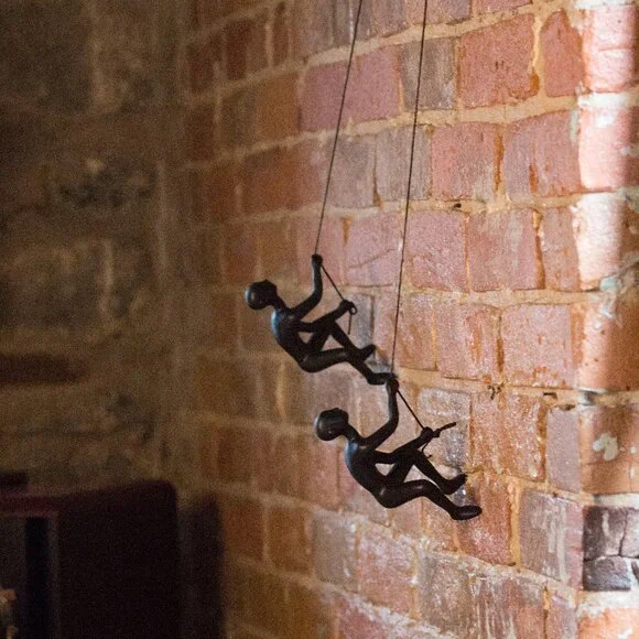 Climbing Man Home Decor Classic Wall-Art Sculpture2-PieceBlack Sculpture